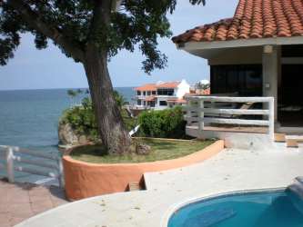 Luxury Beachfront Villa with Pool Punta Barco Panama