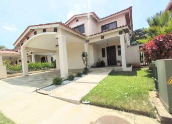 Covered terrace with garden view ideal for family time Costa Verde residence