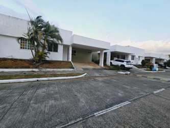 Backyard patio with green lawn enclosed by wall PH Mirador del Mar Panama