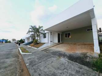 Bedroom with built-in wooden wardrobe tiled floors PH Mirador del Mar La Chorrera