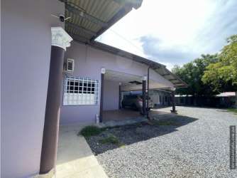 Covered carport with gravel driveway at investment property in Lassonde David Panama