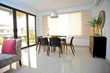 Open modern kitchen with cabinets in Penonomé house for sale