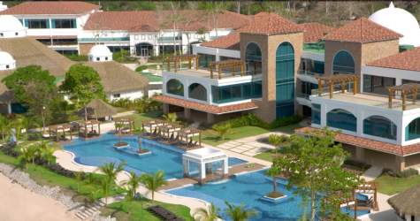 Spacious dining area with large balcony and sea views PH Casa Bonita Playa Bonita Residences Panama
