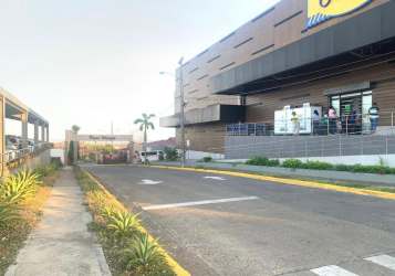 Utility laundry space with sink and gas water heater in Paseo Miramar house La Chorrera