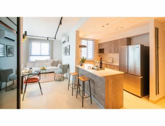 Bright bedroom with colorful headboard, built-in closet and large window Parterre Panama Pacifico