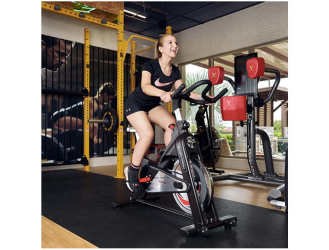 Outdoor pool with sun loungers and palm trees at PH Parterre Panama Pacifico community