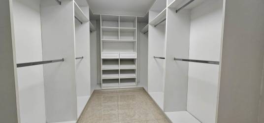 Large covered terrace, backyard gazebo ideal for entertaining in Panama Pacifico Howard house