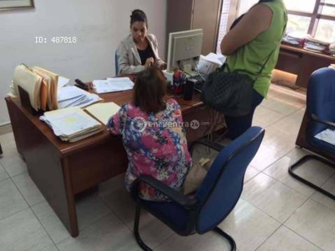 Enclosed private office or conference area with natural light at Torre BAC