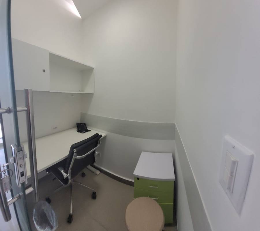 Small minimalist office with modern design in Oceania Business Plaza Punta Pacifica