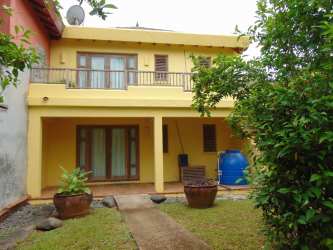 Two-story beachfront house with terraces, garden, and balcony in Pedasí Destiladeros Panama