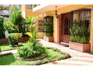 House for Sale in Los Angeles - 3 bedrooms