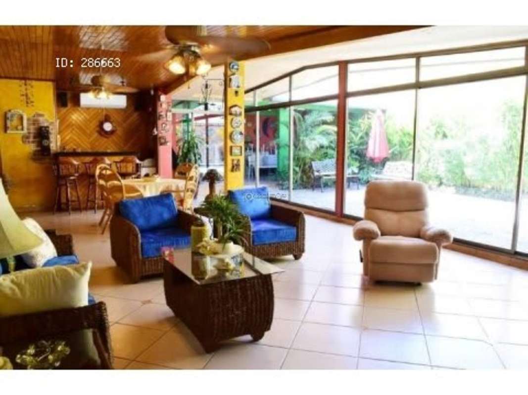 Large open living room with tropical-style furnishing in house Altos del Dorado Panama City